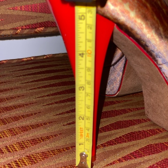 The Perfect “Night Out” Pumps - Picture 3 of 5